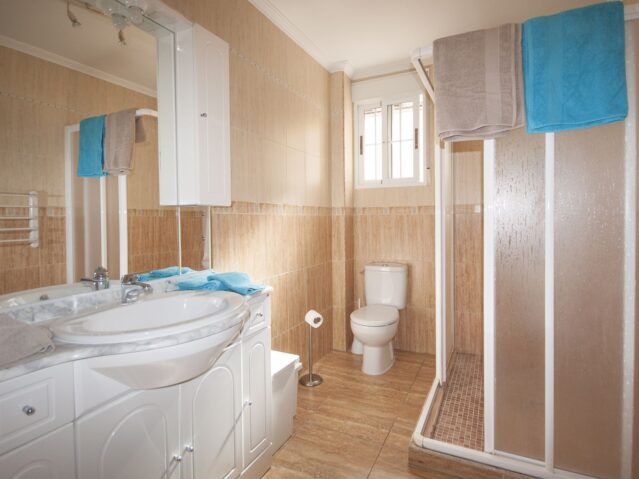 Resale - 6 Bedroom 5 Bathroom Villa in Macisvenda -  - Murcia