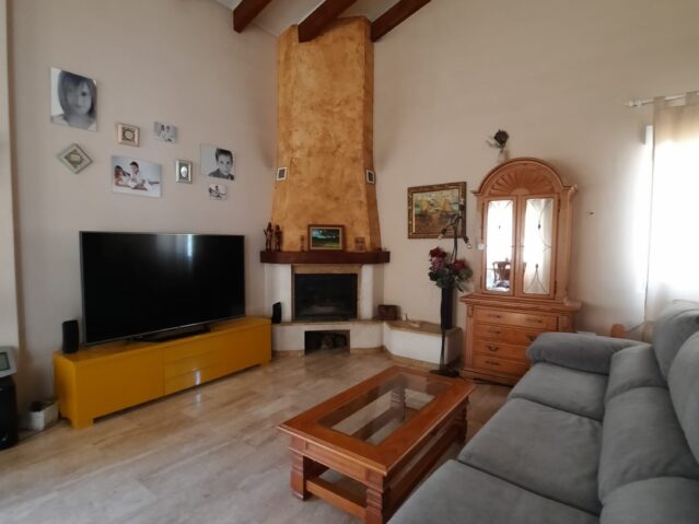 Resale - 5 Bedroom 2 Bathroom Villa in Monóvar -  - Alicante
