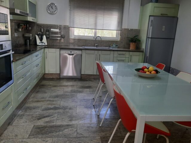 Resale - 5 Bedroom 2 Bathroom Villa in Monóvar -  - Alicante