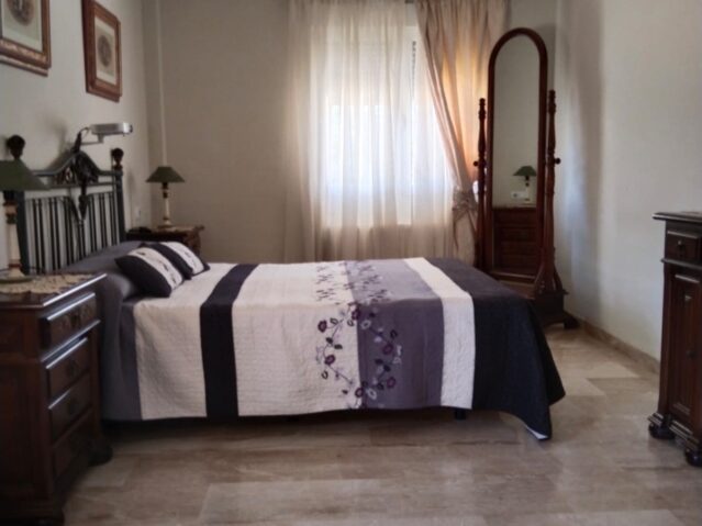 Resale - 5 Bedroom 2 Bathroom Villa in Monóvar -  - Alicante