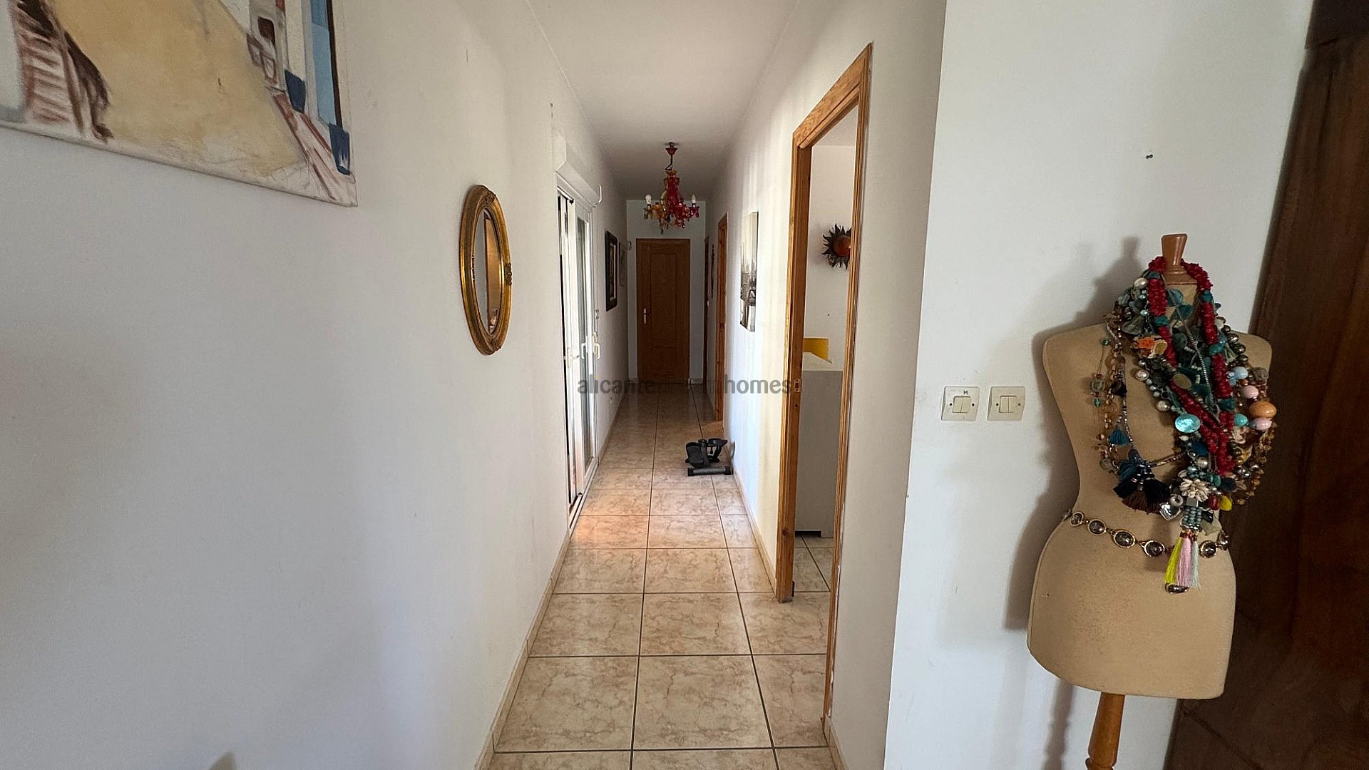 Resale - 6 Bedroom 3 Bathroom Villa in Albatera -  - Alicante