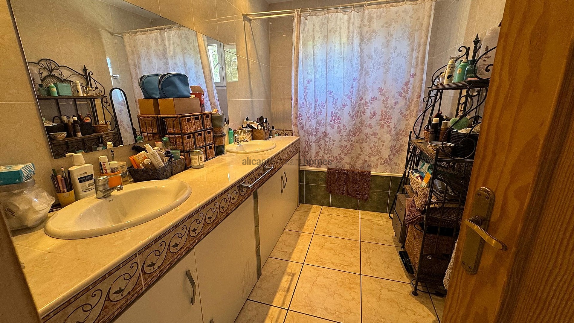 Resale - 6 Bedroom 3 Bathroom Villa in Albatera -  - Alicante