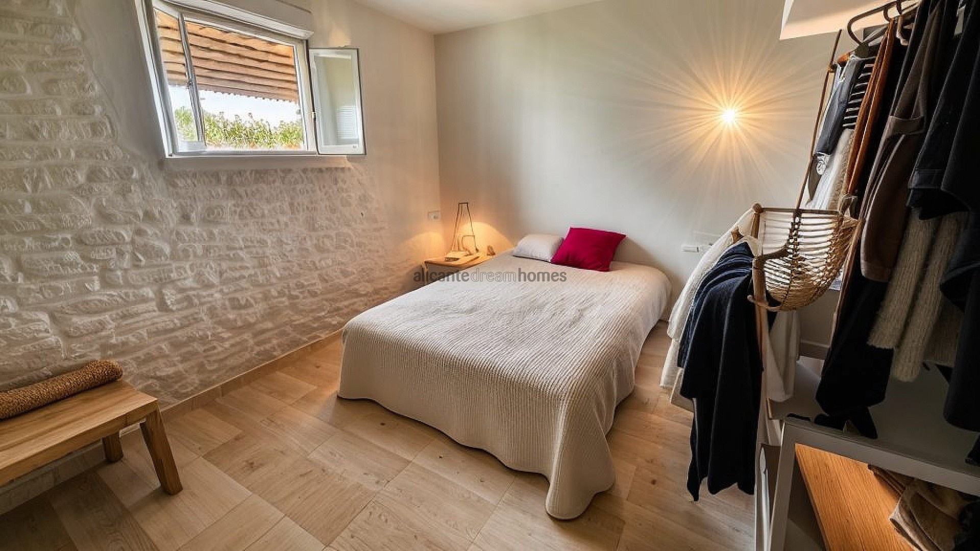 Resale - 6 Bedroom 3 Bathroom Villa in Albatera -  - Alicante