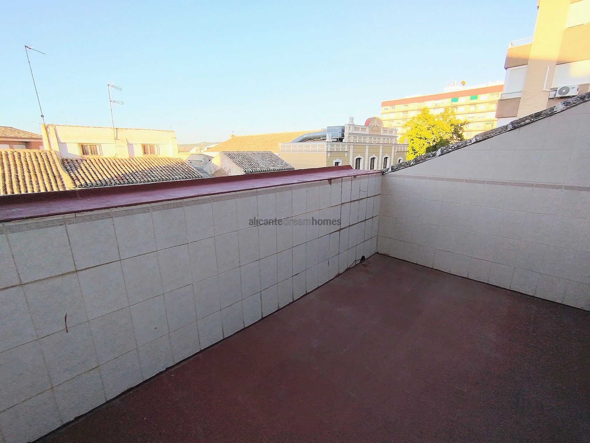Resale - 4 Bedroom 2 Bathroom Townhouse in Yecla -  - Murcia