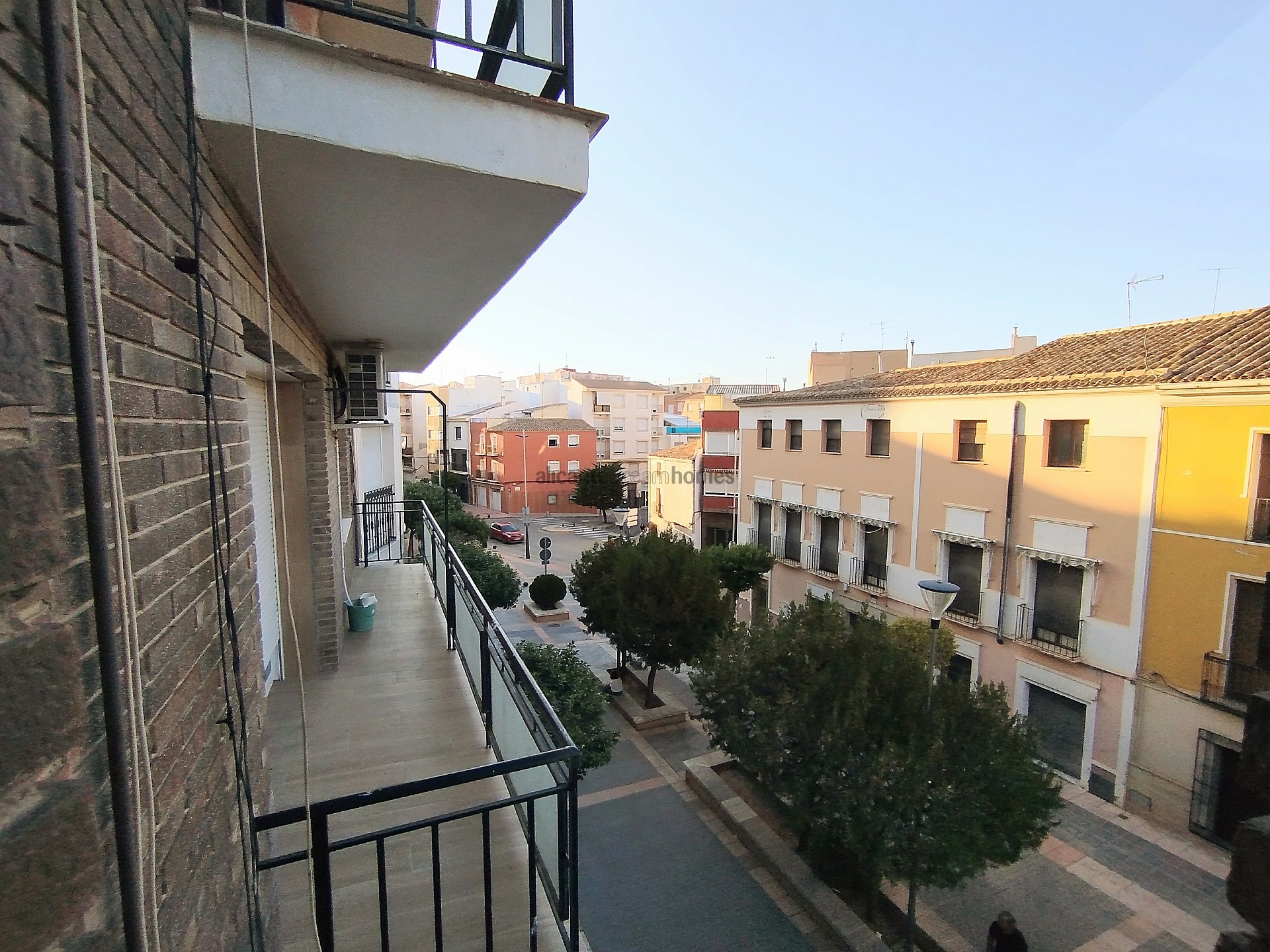 Resale - 4 Bedroom 2 Bathroom Townhouse in Yecla -  - Murcia