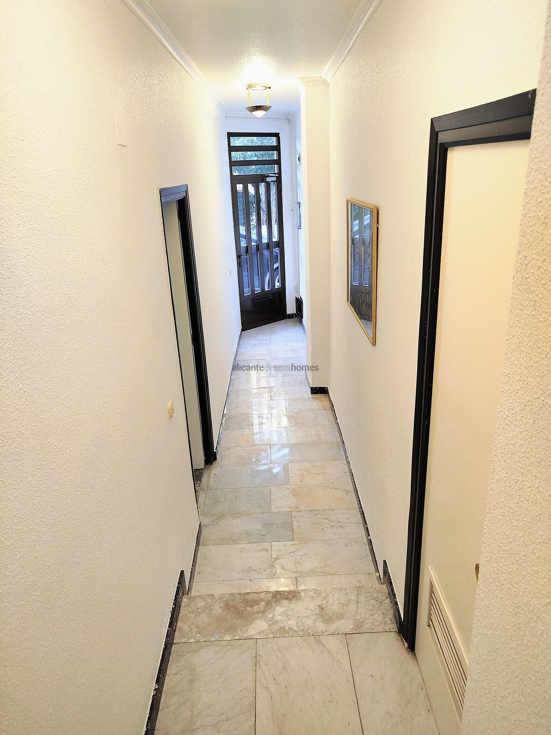 Resale - 4 Bedroom 2 Bathroom Townhouse in Yecla -  - Murcia