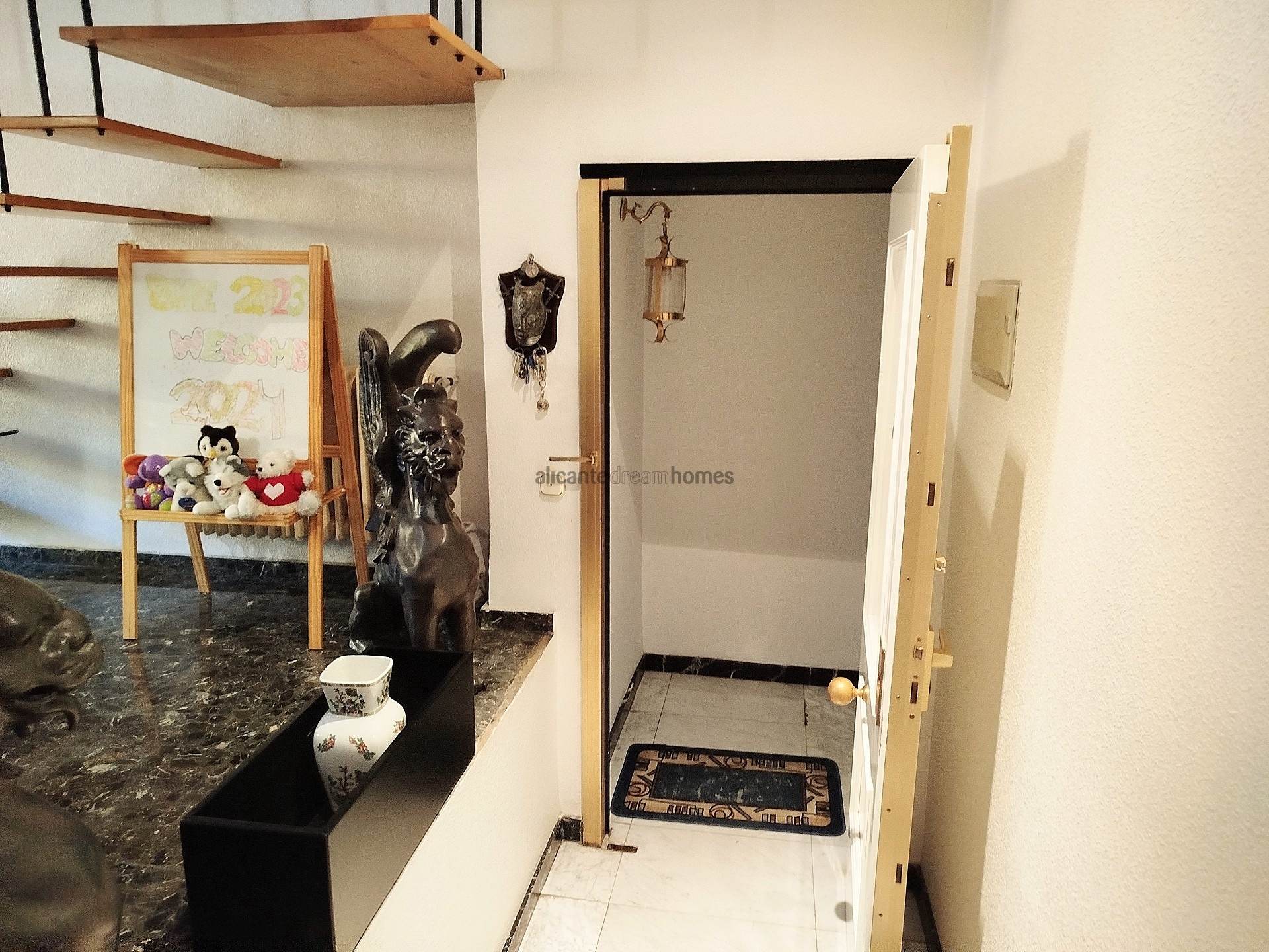Resale - 4 Bedroom 2 Bathroom Townhouse in Yecla -  - Murcia