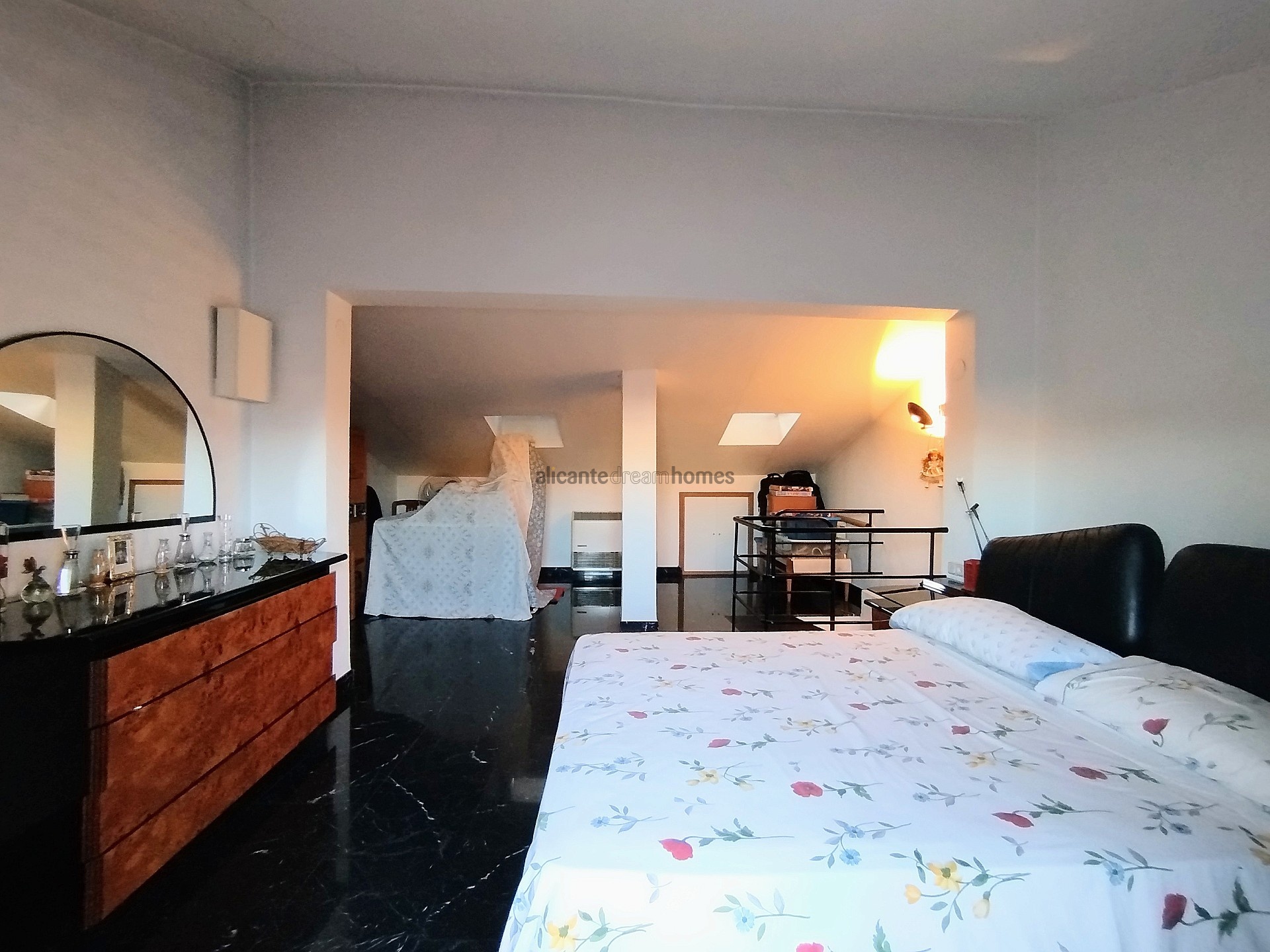 Resale - 4 Bedroom 2 Bathroom Townhouse in Yecla -  - Murcia