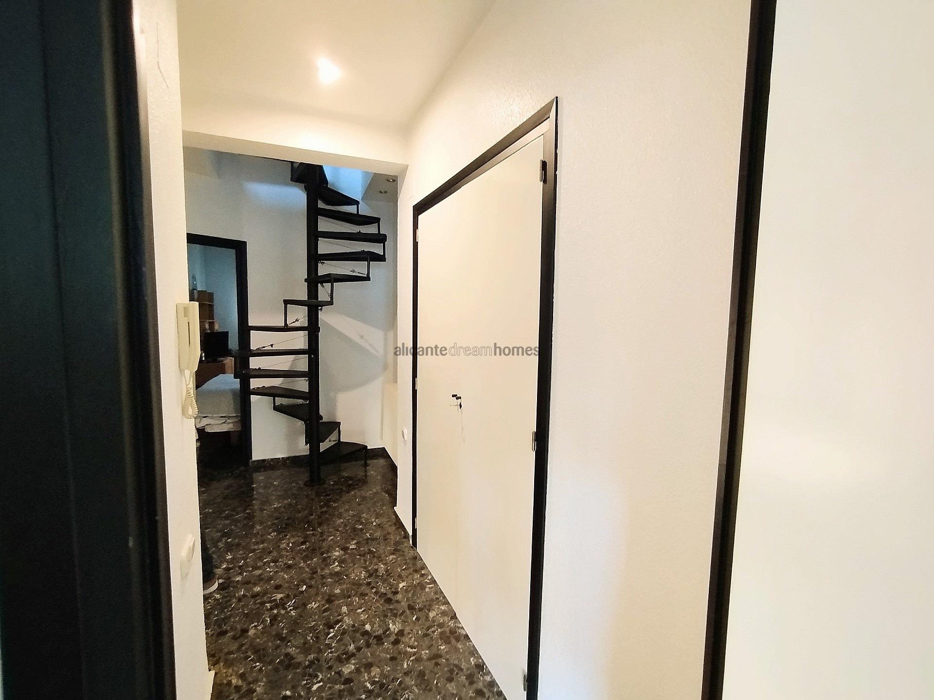 Resale - 4 Bedroom 2 Bathroom Townhouse in Yecla -  - Murcia