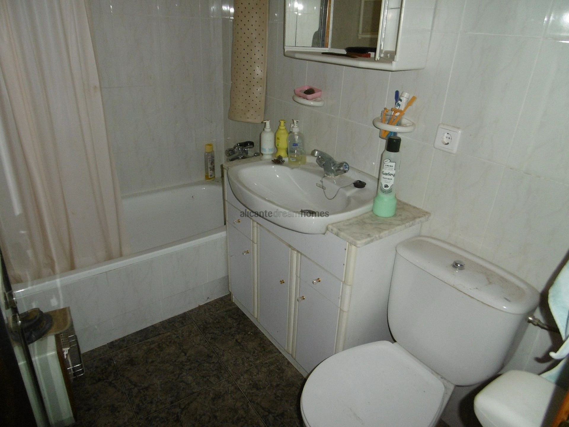 Resale - 3 Bedroom 1 Bathroom Country house in Yecla -  - Murcia