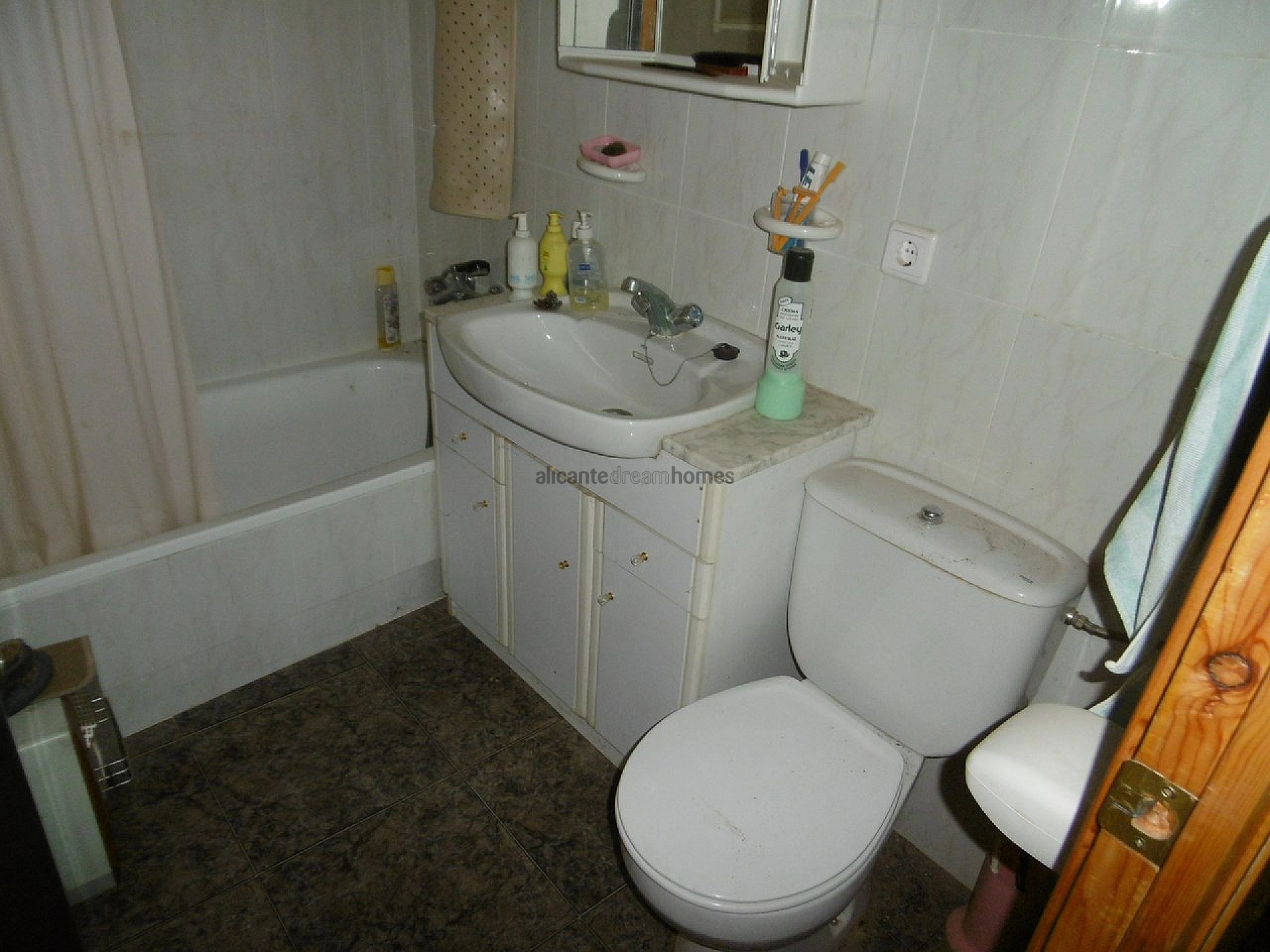 Resale - 3 Bedroom 1 Bathroom Country house in Yecla -  - Murcia