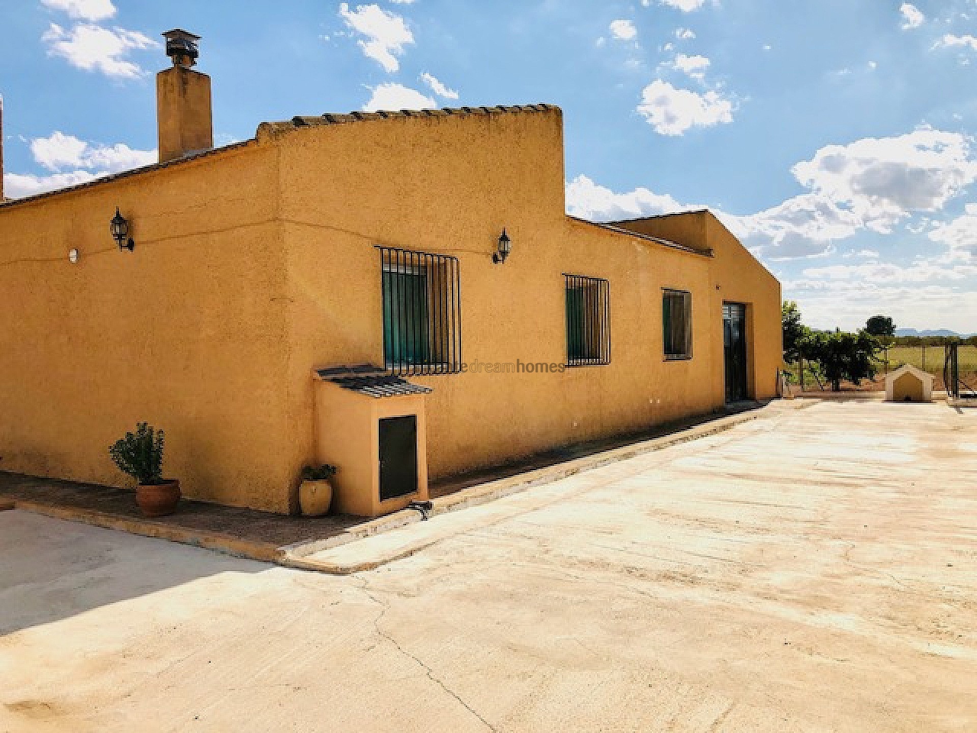 Resale - 4 Bedroom 1 Bathroom Country house in Yecla -  - Murcia