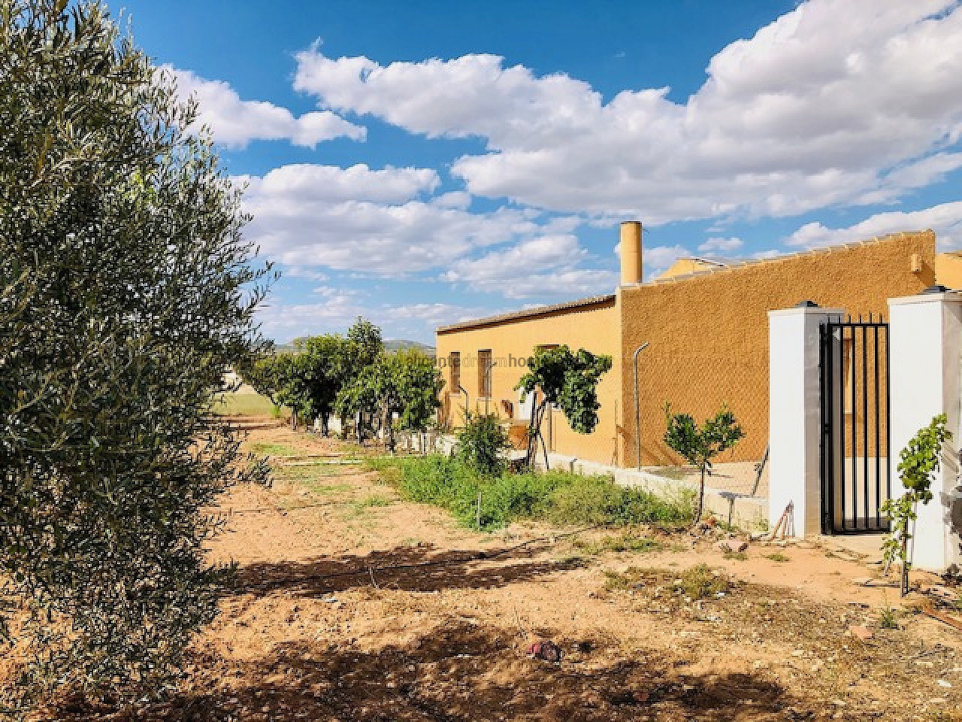 Resale - 4 Bedroom 1 Bathroom Country house in Yecla -  - Murcia