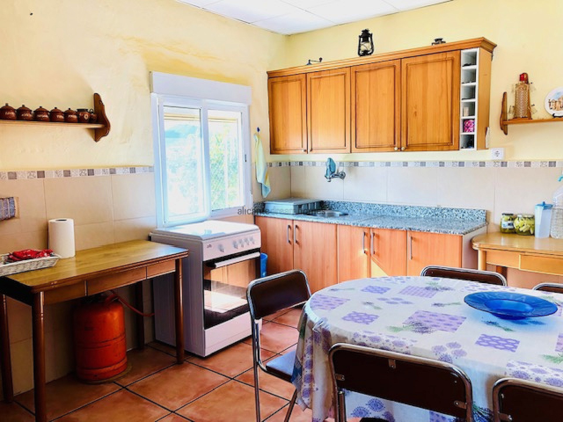Resale - 4 Bedroom 1 Bathroom Country house in Yecla -  - Murcia