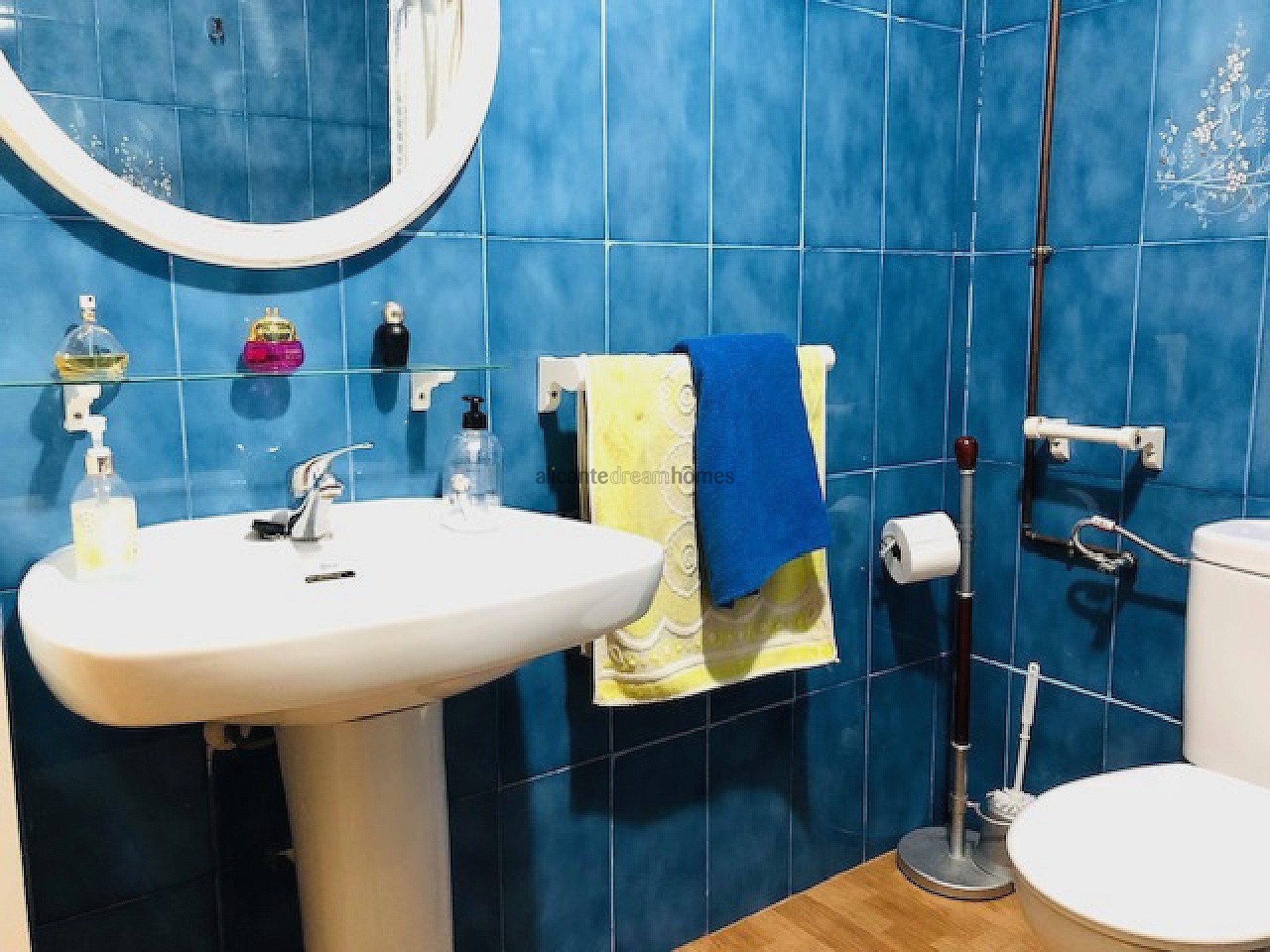 Resale - 4 Bedroom 1 Bathroom Country house in Yecla -  - Murcia