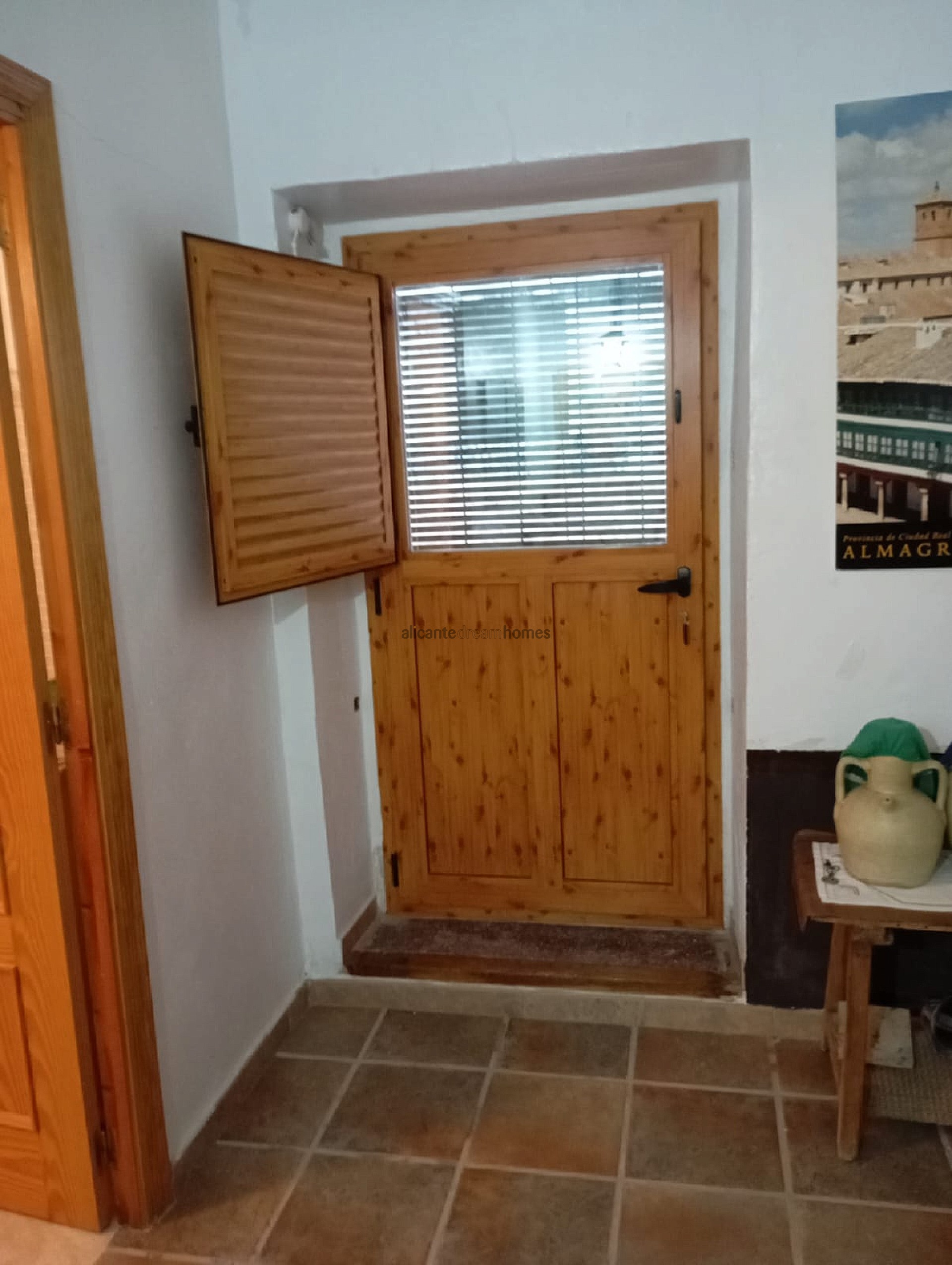 Resale - 3 Bedroom 2 Bathroom Country house in Yecla -  - Murcia