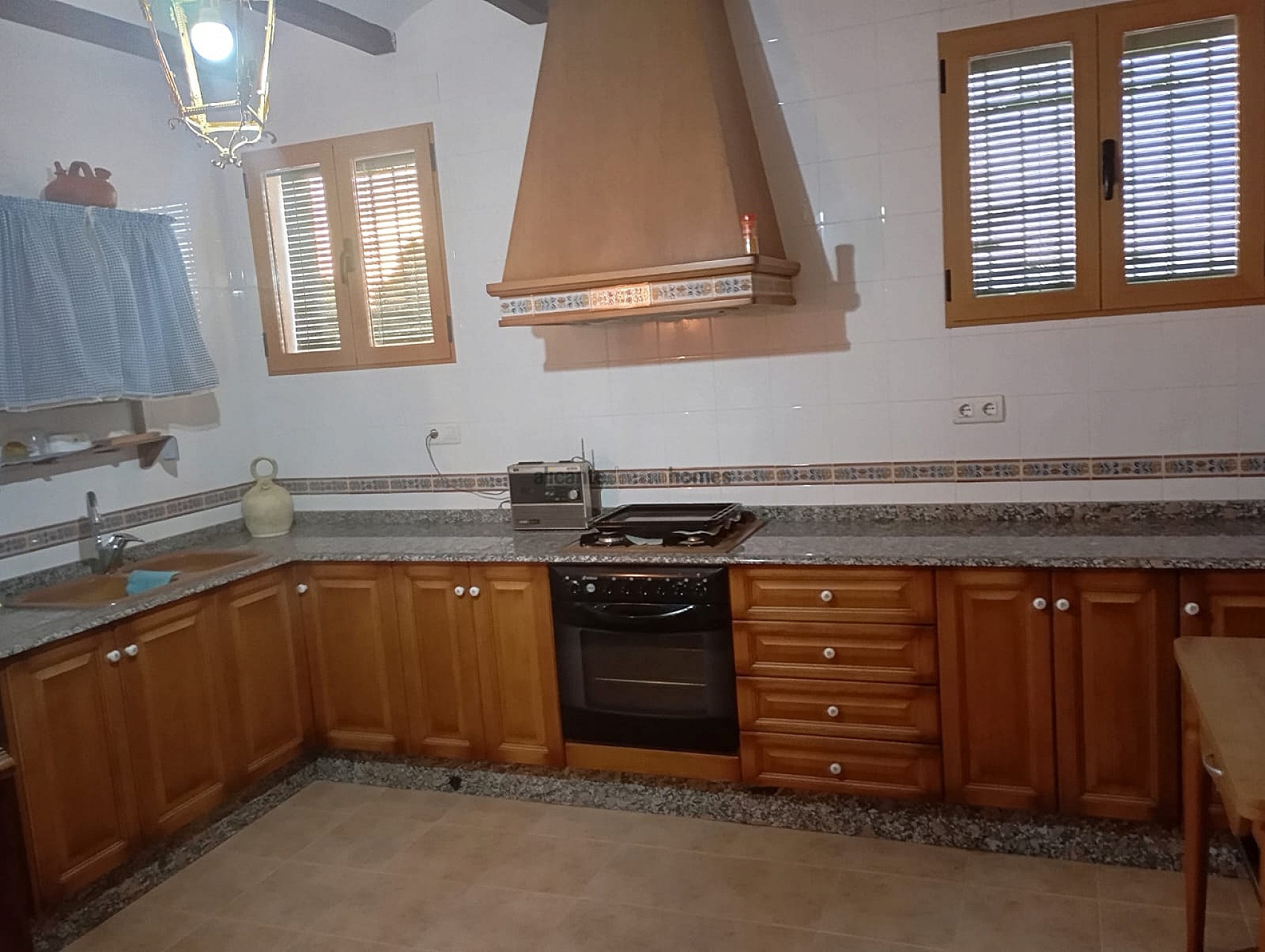 Resale - 3 Bedroom 2 Bathroom Country house in Yecla -  - Murcia