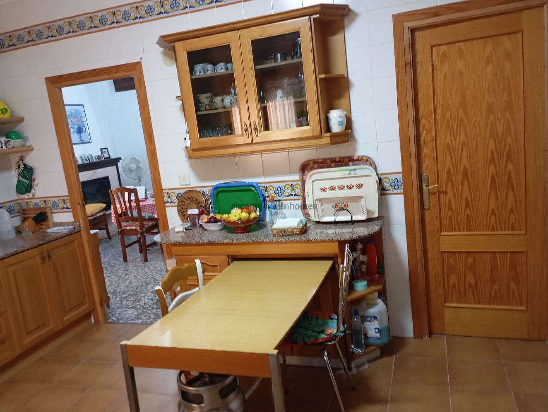 Resale - 3 Bedroom 2 Bathroom Country house in Yecla -  - Murcia