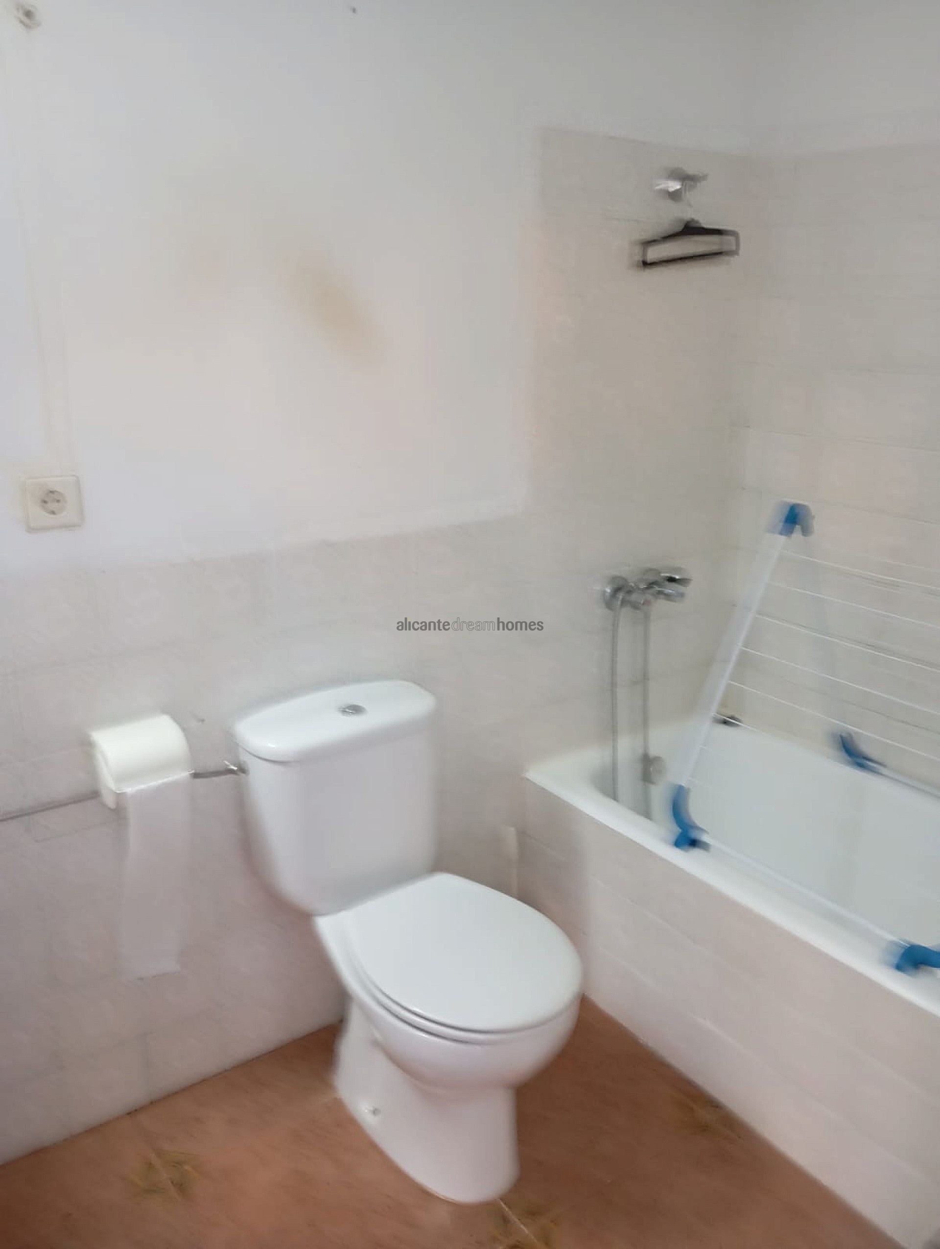 Resale - 3 Bedroom 2 Bathroom Country house in Yecla -  - Murcia