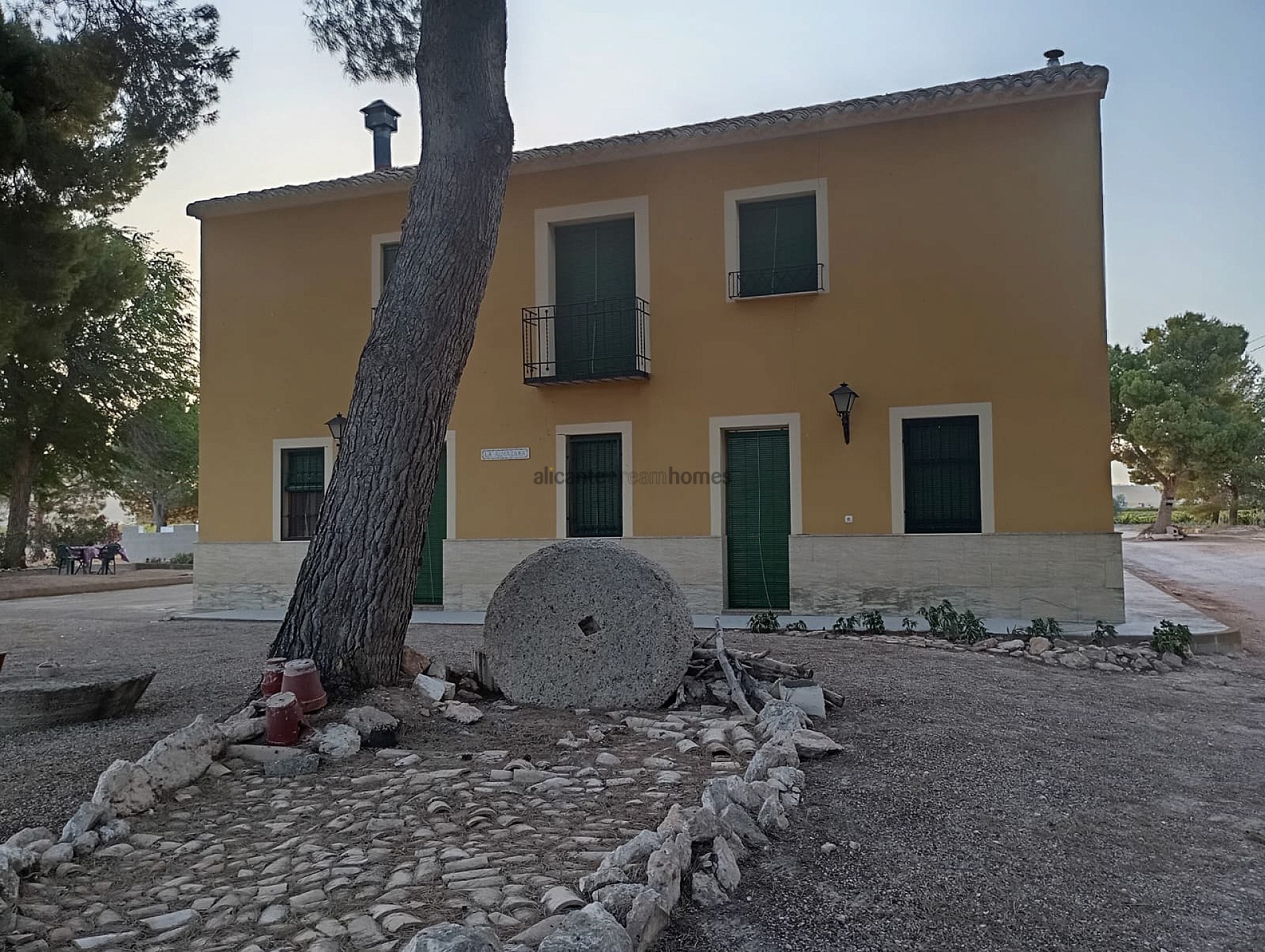 Resale - 3 Bedroom 2 Bathroom Country house in Yecla -  - Murcia