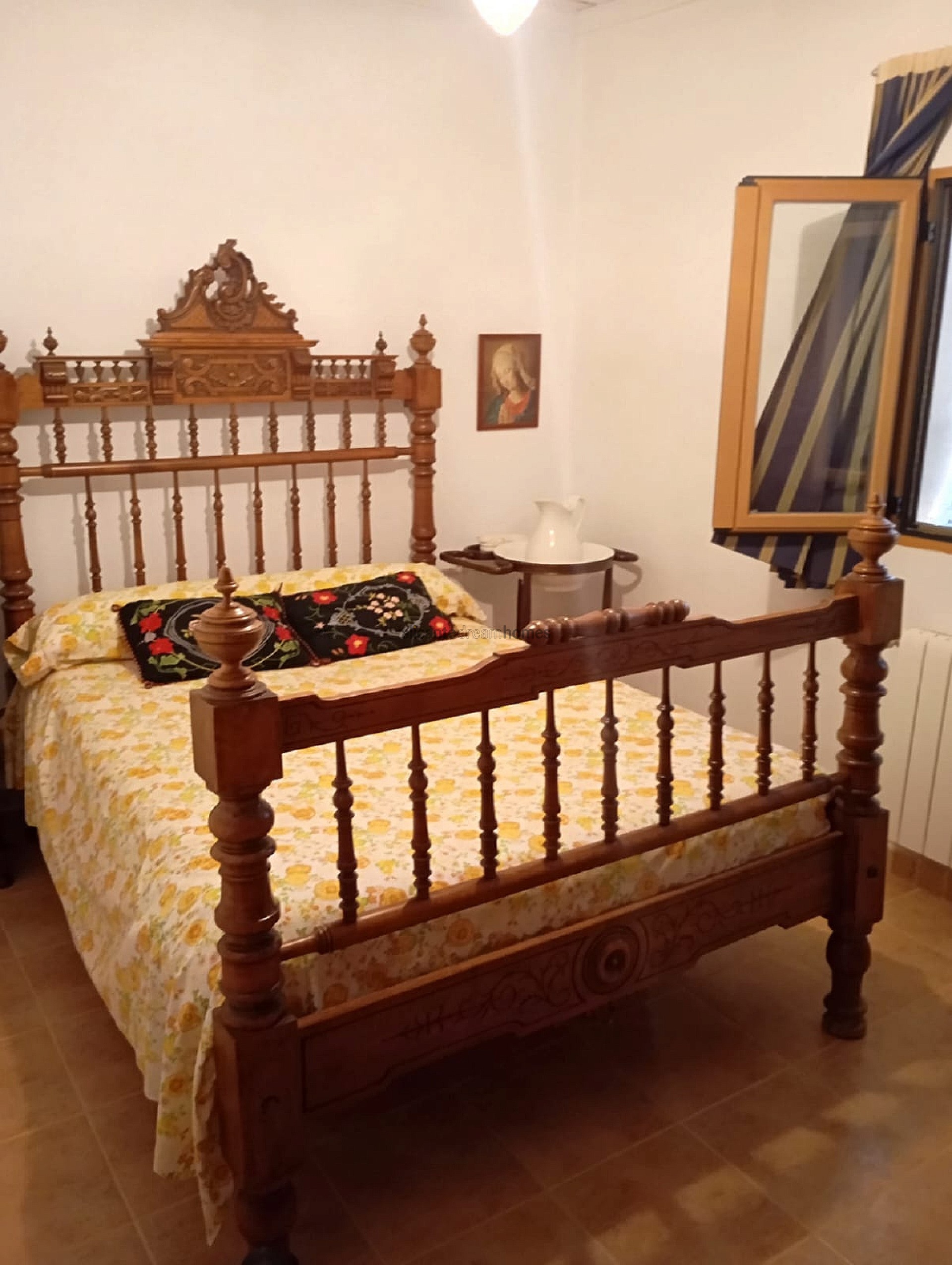 Resale - 3 Bedroom 2 Bathroom Country house in Yecla -  - Murcia