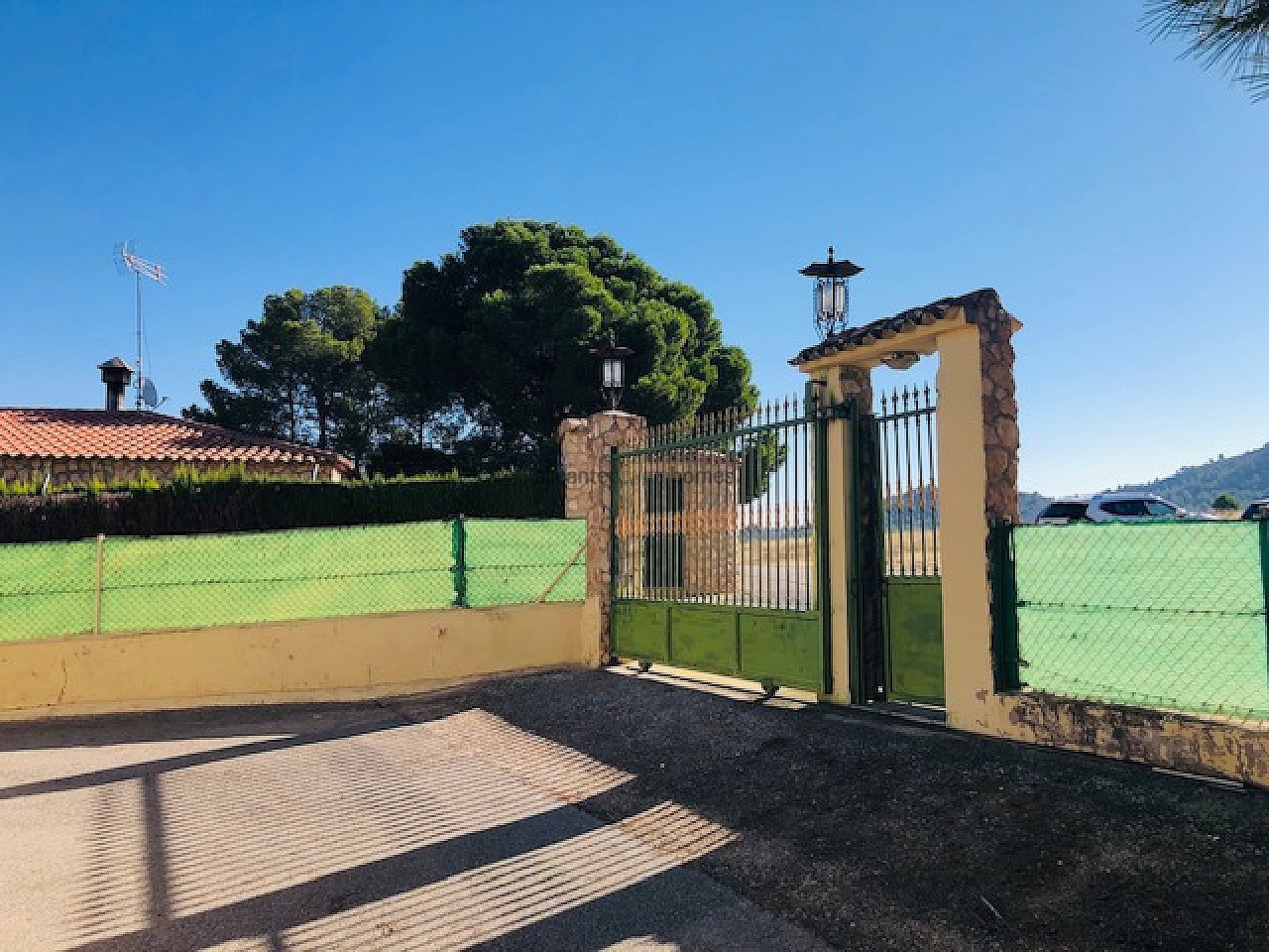 Resale - 4 Bedroom 1 Bathroom Country house in Yecla -  - Murcia