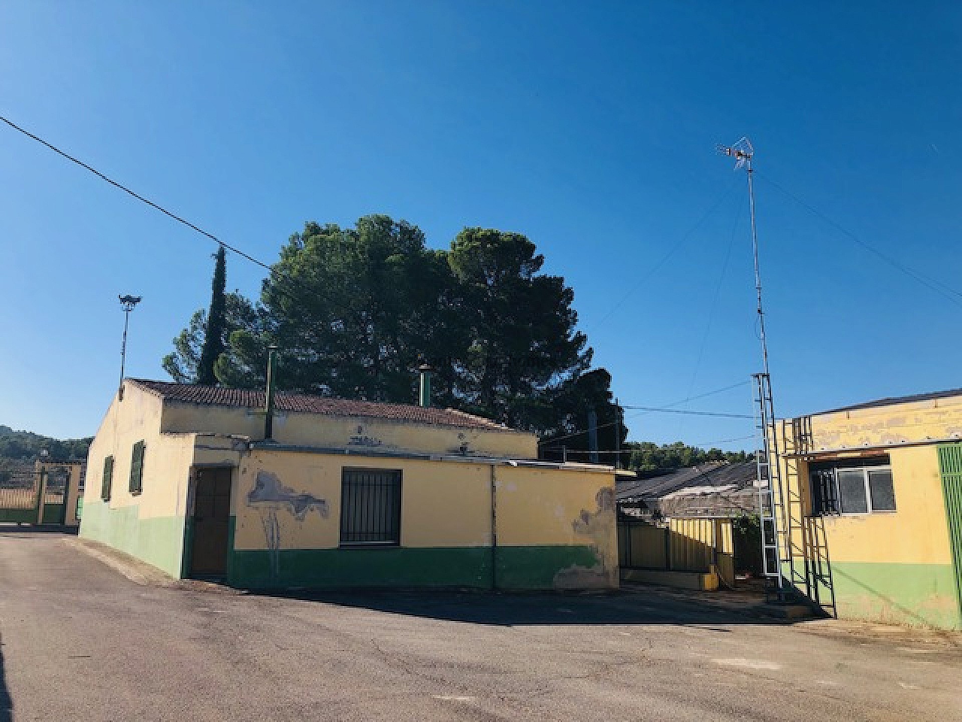 Resale - 4 Bedroom 1 Bathroom Country house in Yecla -  - Murcia