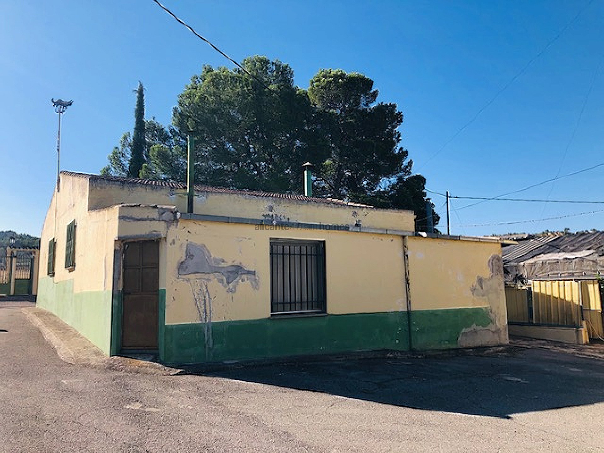 Resale - 4 Bedroom 1 Bathroom Country house in Yecla -  - Murcia