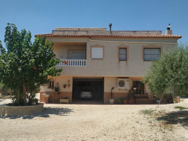Resale - 5 Bedroom 3 Bathroom Villa in Fortuna -  - Murcia
