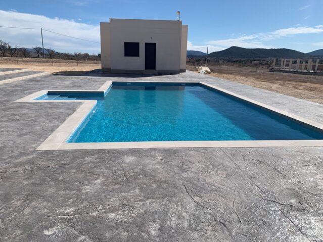 Resale - 4 Bedroom 3 Bathroom Villa in Pinoso -  - Alicante