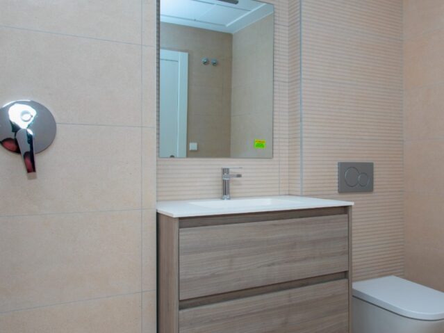 Resale - 3 Bedroom 2 Bathroom Townhouse in Monforte del Cid -  - Alicante