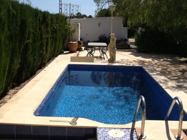 Resale - 4 Bedroom 3 Bathroom Villa in La Romana -  - Alicante