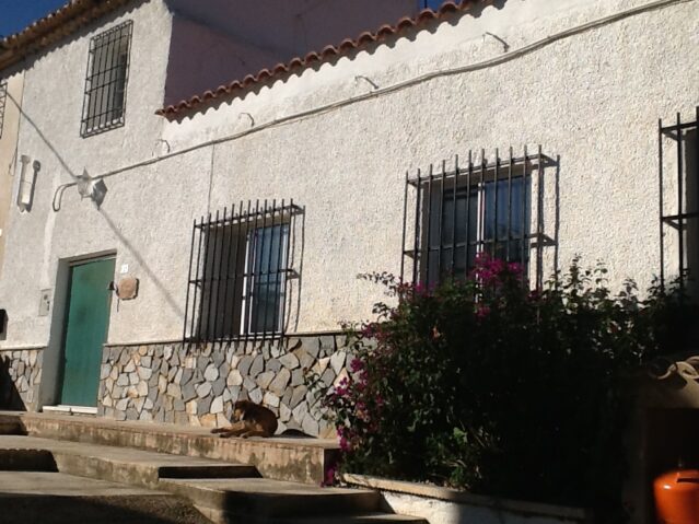 Resale - 4 Bedroom 3 Bathroom Villa in La Romana -  - Alicante