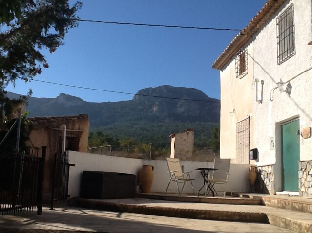 Resale - 4 Bedroom 3 Bathroom Villa in La Romana -  - Alicante