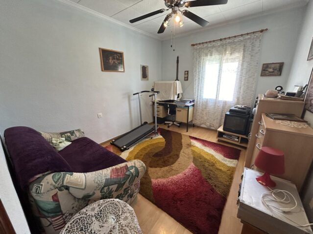 Resale - 5 Bedroom 3 Bathroom Apartment in Albatera -  - Alicante