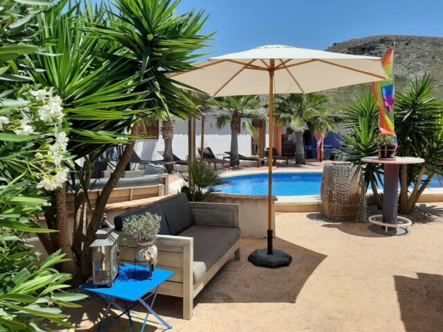 Resale - 6 Bedroom 6 Bathroom Villa in Barbarroja -  - Alicante