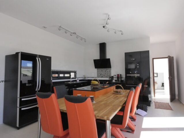 Resale - 3 Bedroom 2 Bathroom Villa in La Romana -  - Alicante