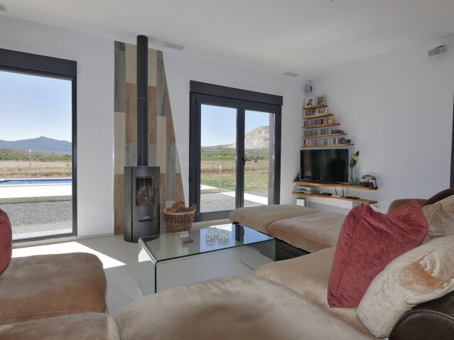 Resale - 3 Bedroom 2 Bathroom Villa in La Romana -  - Alicante