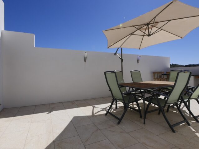 Resale - 3 Bedroom 2 Bathroom Villa in La Romana -  - Alicante