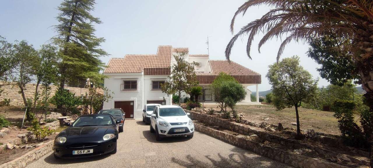 9 Bedroom 6 Bathroom Commercial in Ayora