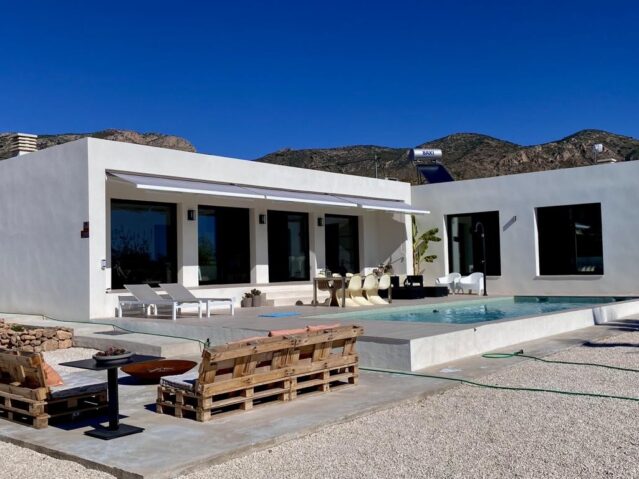 Resale - 3 Bedroom 2 Bathroom Villa in Hondon de las Nieves - , Hondon de las Nieves, Alicante, Spain - Alicante