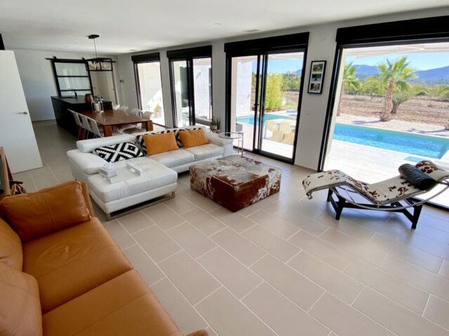 Resale - 3 Bedroom 2 Bathroom Villa in Hondon de las Nieves - , Hondon de las Nieves, Alicante, Spain - Alicante