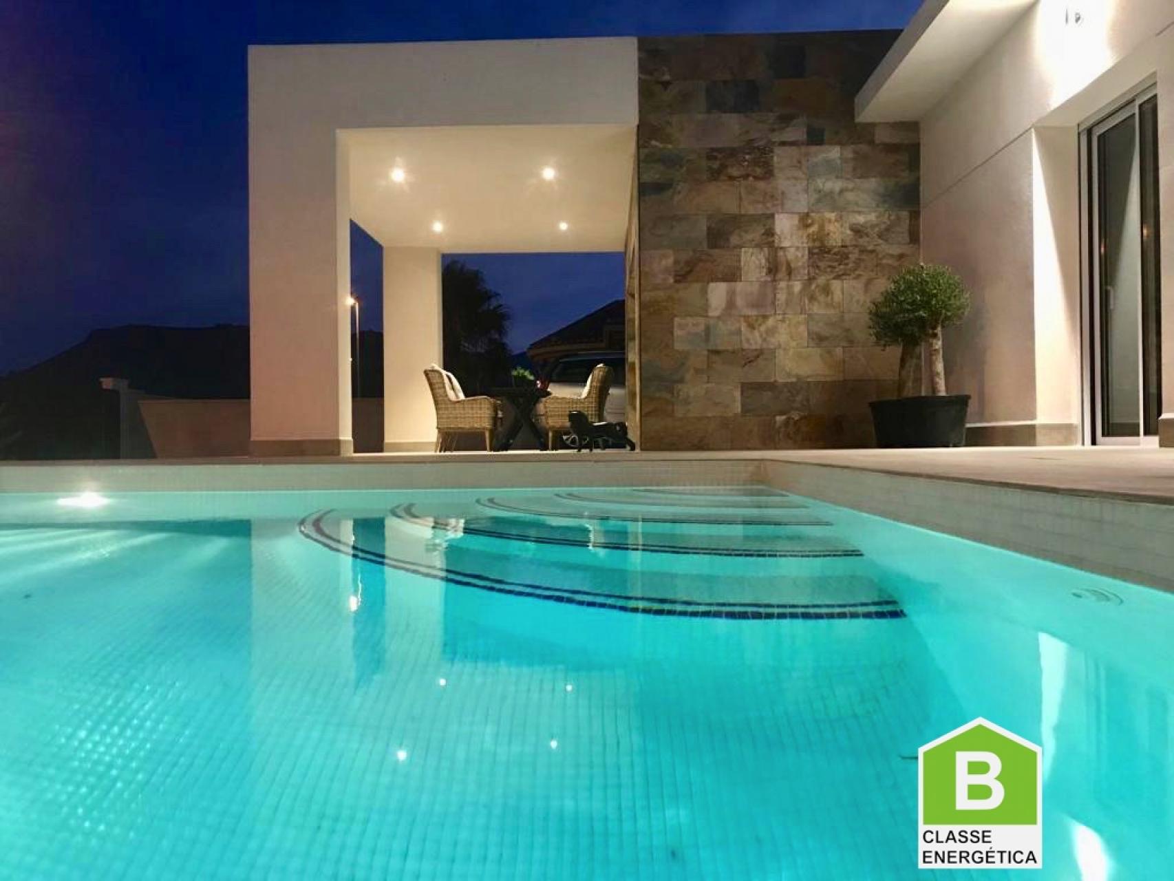 Resale - 3 Bedroom 2 Bathroom Villa in La Romana -  - Alicante
