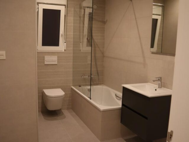 Resale - 3 Bedroom 2 Bathroom Apartment in La Romana -  - Alicante