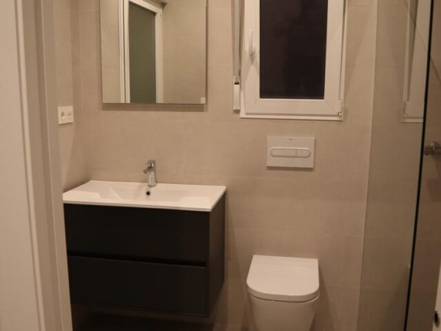 Resale - 3 Bedroom 2 Bathroom Apartment in La Romana -  - Alicante