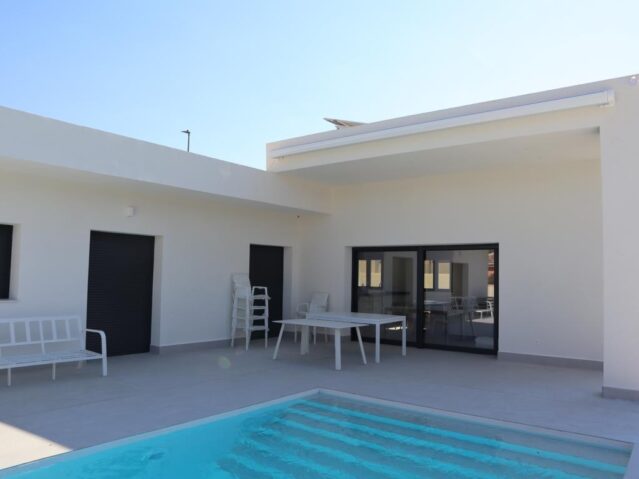 Resale - 3 Bedroom 2 Bathroom Apartment in La Romana -  - Alicante
