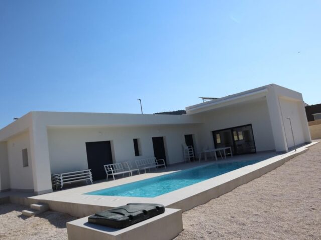 Resale - 3 Bedroom 2 Bathroom Apartment in La Romana -  - Alicante