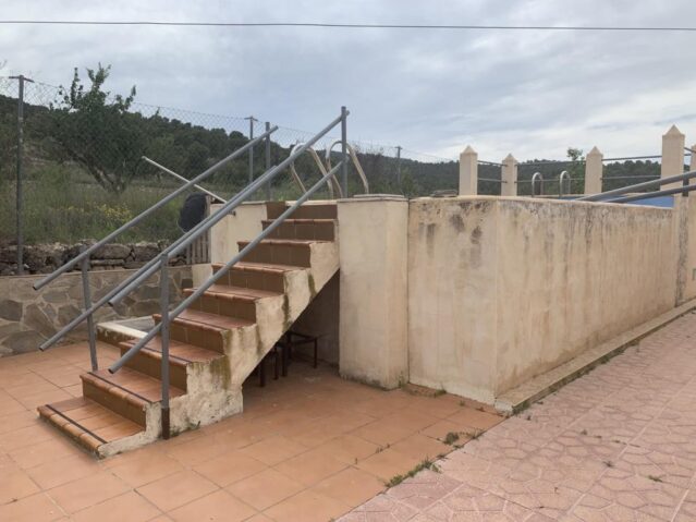 Resale - 4 Bedroom 1 Bathroom Villa in Pinoso -  - Alicante
