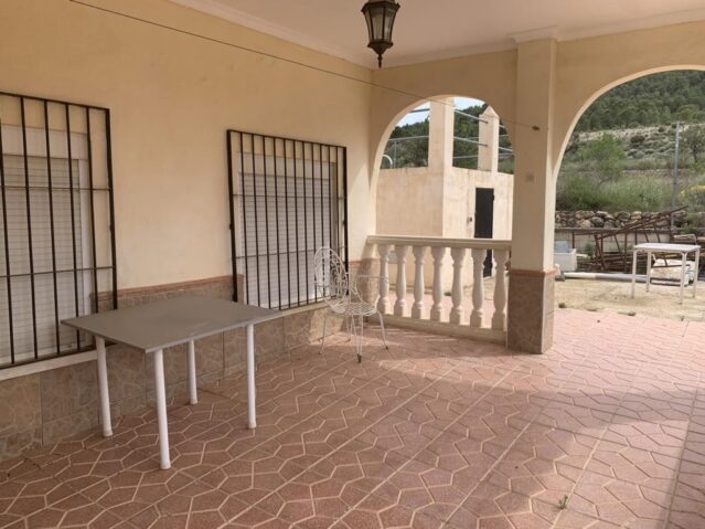 Resale - 4 Bedroom 1 Bathroom Villa in Pinoso -  - Alicante