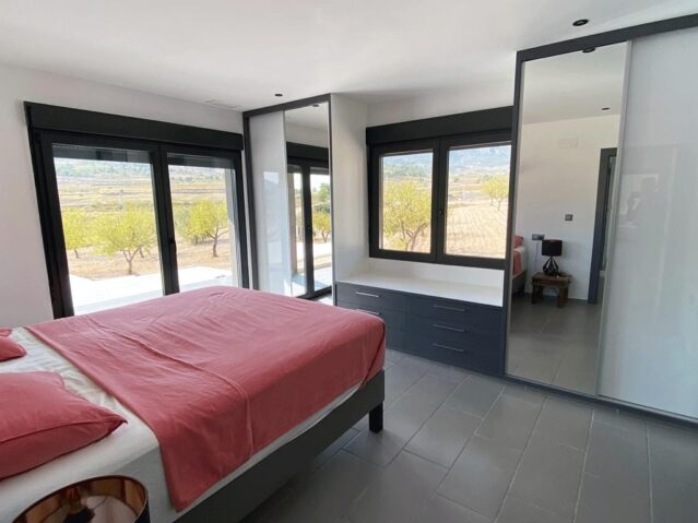 Resale - 3 Bedroom 2 Bathroom Villa in La Romana -  - Alicante